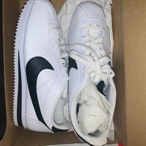 Nike Women Classic Cortez. Only worn once